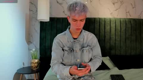 Snapshot of nick_torn chatting on December 15, 2025, 12:20 pm Nick online show from December 15, 2025, 12:20 pm