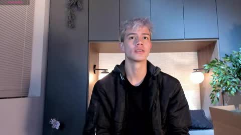 Snapshot of nick_torn chatting on December 18, 2025, 12:00 pm Nick online show from December 18, 2025, 12:00 pm