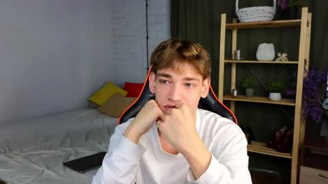 Snapshot of nick_win chatting on December 4, 2024, 8:12 am Nick online show from December 4, 2024, 8:12 am