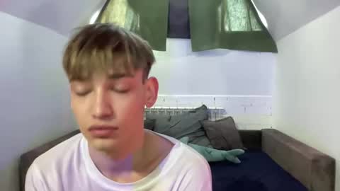 Snapshot of nick_win chatting on December 10, 2024, 7:37 am Nick online show from December 10, 2024, 7:37 am
