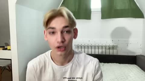 Snapshot of nick_win chatting on January 8, 2025, 6:09 am Nick online show from January 8, 2025, 6:09 am
