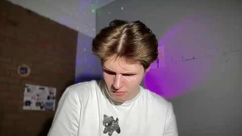 Snapshot of nick_win chatting on January 25, 2025, 1:19 pm Nick online show from January 25, 2025, 1:19 pm