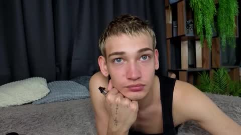 Snapshot of nick_win chatting on October 26, 2025, 7:42 pm Nick online show from October 26, 2025, 7:42 pm