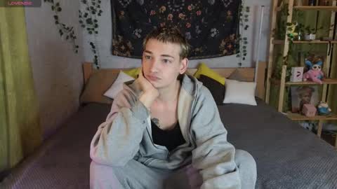 Snapshot of nick_win chatting on November 8, 2025, 5:23 pm Nick online show from November 8, 2025, 5:23 pm