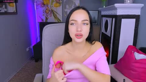 Snapshot of nicki_lovex chatting on October 1, 2025, 6:08 am nicki_lovex online show from October 1, 2025, 6:08 am