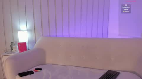 nickiwestt___ online show from April 30, 2026, 2:01 pm