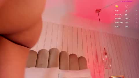 nickiwestt___ online show from May 29, 2026, 7:34 pm