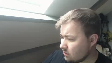 nickoeoeoe online show from March 16, 2026, 3:27 pm