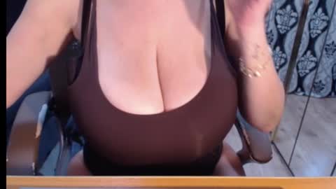 Snapshot of nicky_38hhugetits chatting on October 22, 2025, 6:02 am Nicky online show from October 22, 2025, 6:02 am