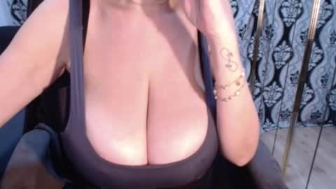 Snapshot of nicky_38hhugetits chatting on November 13, 2025, 8:02 am Nicky online show from November 13, 2025, 8:02 am