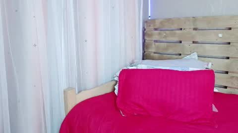 Snapshot of nicky_oli chatting on February 16, 2025, 7:27 pm nicky_oli online show from February 16, 2025, 7:27 pm