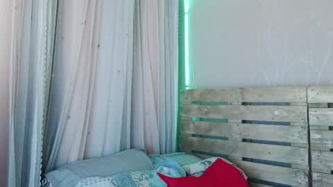 Snapshot of nicky_oli chatting on February 23, 2025, 2:35 pm nicky_oli online show from February 23, 2025, 2:35 pm