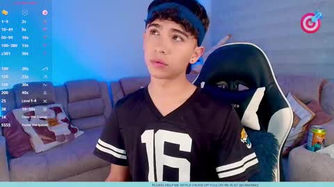 Snapshot of nico_cruz chatting on December 17, 2025, 10:49 pm nico online show from December 17, 2025, 10:49 pm