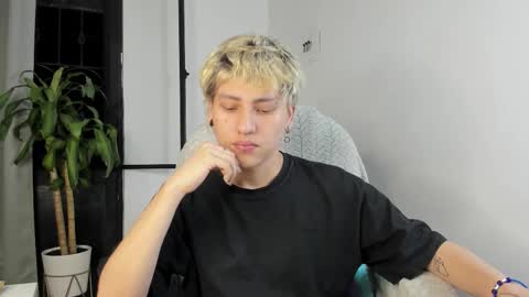 Nico  online show from October 18, 2025, 2:47 am