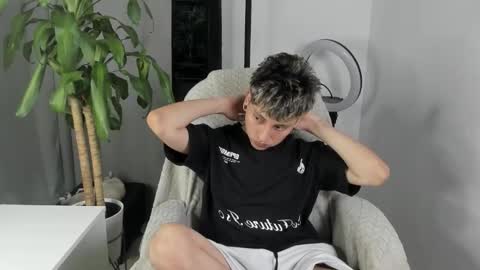 Nico  online show from December 4, 2025, 10:18 pm