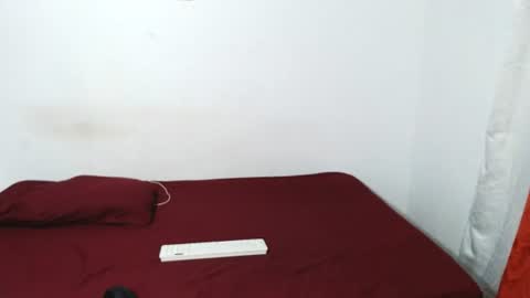 nico_y_nina online show from June 23, 2026, 2:42 am