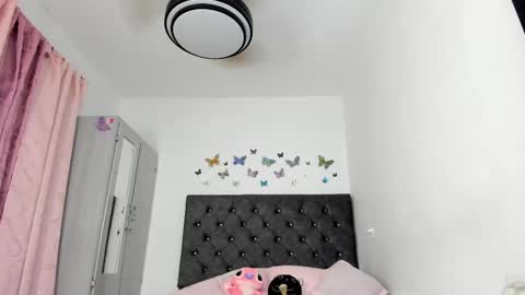 Nicole online show from October 19, 2025, 3:51 am