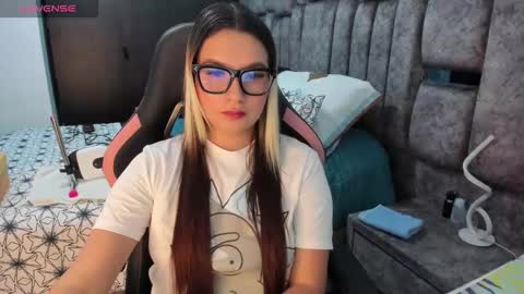 YuliEM online show from November 12, 2025, 6:52 pm