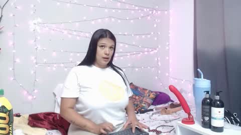 Snapshot of nicol_love0 chatting on February 11, 2025, 8:31 pm Nicol online show from February 11, 2025, 8:31 pm