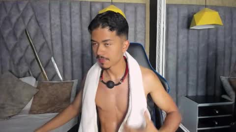 Snapshot of nicolaikarav chatting on December 3, 2025, 12:25 pm Nicolai online show from December 3, 2025, 12:25 pm