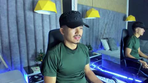 Snapshot of nicolaikarav chatting on December 14, 2025, 12:43 pm Nicolai online show from December 14, 2025, 12:43 pm