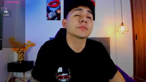 nicolas_james_sc online show from October 27, 2025, 1:48 pm