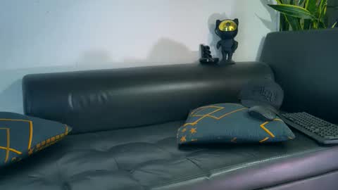 Nicolas online show from November 12, 2025, 3:01 pm