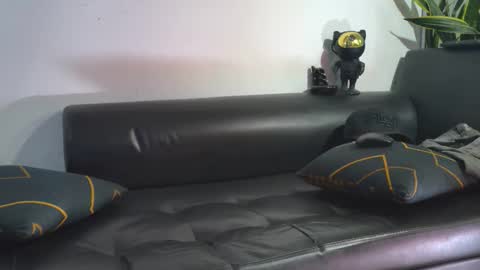 Nicolas online show from November 19, 2025, 8:53 pm