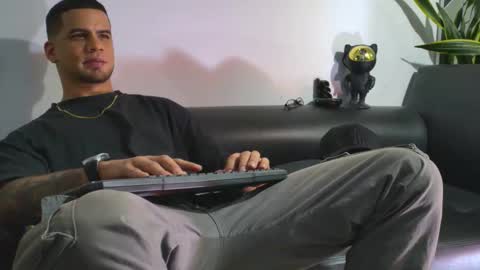 Nicolas online show from November 26, 2025, 3:40 am