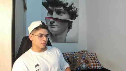 Snapshot of nicolasmuscle chatting on December 29, 2024, 7:32 pm Andres online show from December 29, 2024, 7:32 pm