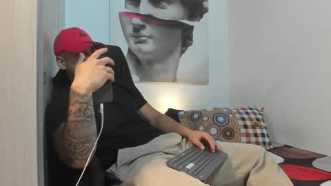 Snapshot of nicolasmuscle chatting on December 31, 2024, 6:37 am Andres online show from December 31, 2024, 6:37 am