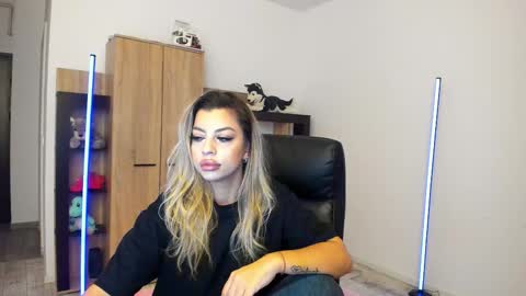 Snapshot of nicole___19 chatting on January 11, 2026, 6:02 pm Nico online show from January 11, 2026, 6:02 pm