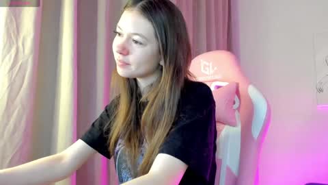 Snapshot of nicole_charm chatting on January 7, 2025, 12:55 am GMT7TueWedThSu 0300am-0900am. Sa 1000am-0400pm online show from January 7, 2025, 12:55 am