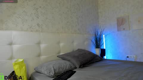 Snapshot of nicole_charm chatting on October 14, 2025, 8:20 pm GMT7TueWedThSu 0300am-0900am. Sa 1000am-0400pm online show from October 14, 2025, 8:20 pm