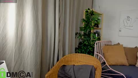 Snapshot of nicole_charm chatting on October 16, 2025, 8:10 pm GMT7TueWedThSu 0300am-0900am. Sa 1000am-0400pm online show from October 16, 2025, 8:10 pm