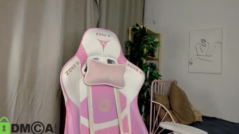 Snapshot of nicole_charm chatting on October 23, 2025, 8:18 pm GMT7TueWedThSu 0300am-0900am. Sa 1000am-0400pm online show from October 23, 2025, 8:18 pm