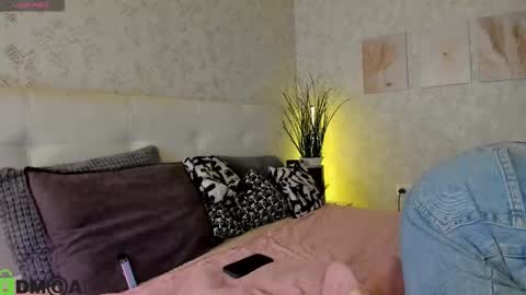 Snapshot of nicole_charm chatting on October 28, 2025, 9:39 pm GMT7TueWedThSu 0300am-0900am. Sa 1000am-0400pm online show from October 28, 2025, 9:39 pm