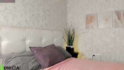 Snapshot of nicole_charm chatting on November 5, 2025, 8:09 pm GMT7TueWedThSu 0300am-0900am. Sa 1000am-0400pm online show from November 5, 2025, 8:09 pm