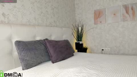 Snapshot of nicole_charm chatting on November 6, 2025, 8:10 pm GMT7TueWedThSu 0300am-0900am. Sa 1000am-0400pm online show from November 6, 2025, 8:10 pm