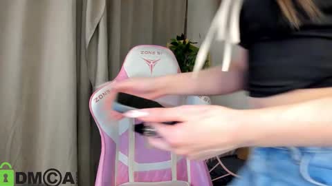 Snapshot of nicole_charm chatting on November 10, 2025, 5:12 pm GMT7TueWedThSu 0300am-0900am. Sa 1000am-0400pm online show from November 10, 2025, 5:12 pm