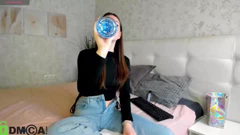 Snapshot of nicole_charm chatting on November 13, 2025, 4:39 pm GMT7TueWedThSu 0300am-0900am. Sa 1000am-0400pm online show from November 13, 2025, 4:39 pm