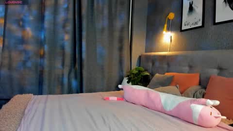 Snapshot of nicole_charm chatting on November 20, 2025, 11:59 pm GMT7TueWedThSu 0300am-0900am. Sa 1000am-0400pm online show from November 20, 2025, 11:59 pm