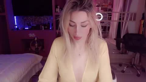 Snapshot of nicole_g0ld_ chatting on January 10, 2026, 11:31 pm Nicole online show from January 10, 2026, 11:31 pm