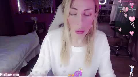 Snapshot of nicole_g0ld_ chatting on January 14, 2026, 12:05 am Nicole online show from January 14, 2026, 12:05 am