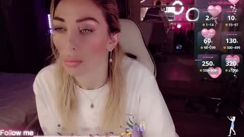 Snapshot of nicole_g0ld_ chatting on January 16, 2026, 2:37 am Nicole online show from January 16, 2026, 2:37 am