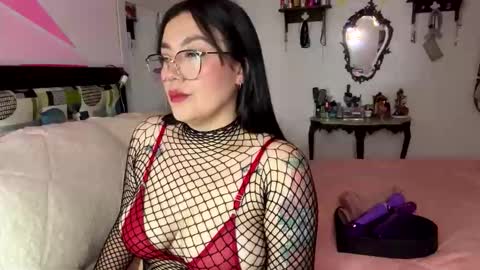 Nicole online show from November 20, 2025, 3:45 pm