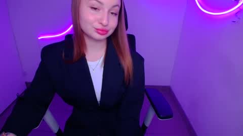 Nicole online show from September 17, 2025, 7:48 pm