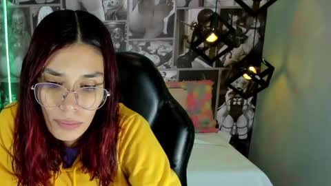 Snapshot of nicolee_angels chatting on February 9, 2025, 2:18 pm N i c o l e online show from February 9, 2025, 2:18 pm