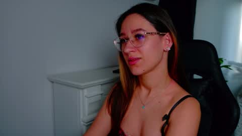 Snapshot of nicoleirisxxx chatting on February 5, 2026, 6:40 am nicoleirisxxx online show from February 5, 2026, 6:40 am