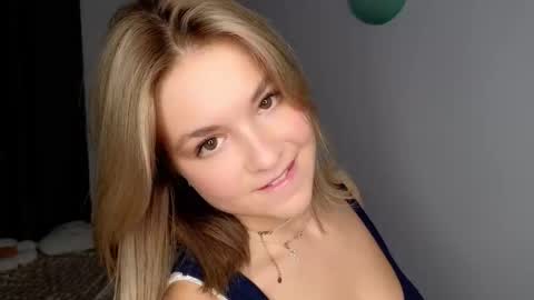 Snapshot of nicolelevis chatting on December 3, 2025, 5:55 pm Nicole online show from December 3, 2025, 5:55 pm